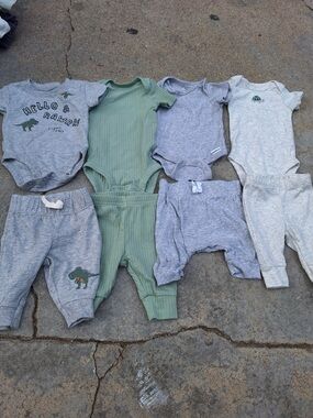 Neutral Baby Onesie and Pant Set with Dino Motifs - Gray & Sage Green(4)